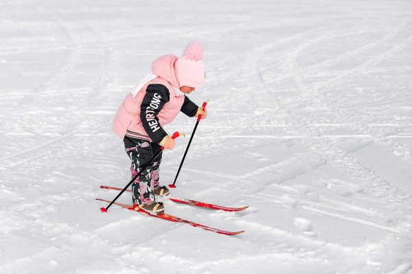 Pourquoi opter pour des skis pour enfant d'occasion ?